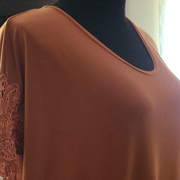 5 for $25 Brown taupe top with embroidered sleeves - Picture 7 of 9
